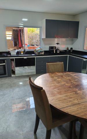 Casa à venda com 700m², 4 quartos e 4 vagas Casa à venda com 700m², 4 quartos e 4 vagasCozinha