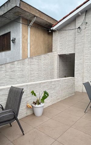 Casa à venda com 120m², 3 quartos e 2 vagas Casa à venda com 120m², 3 quartos e 2 vagasTerraço
