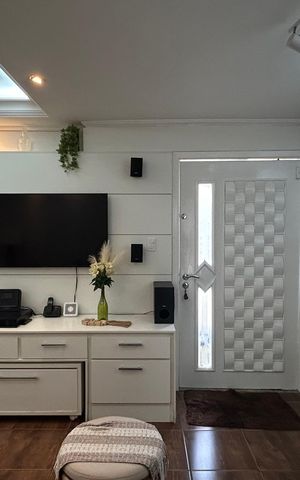 Casa à venda com 120m², 3 quartos e 2 vagas Casa à venda com 120m², 3 quartos e 2 vagasSala