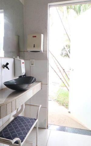 Casa para alugar com 650m², 3 quartos e 2 vagasBanheiro da piscina