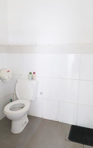 Casa para alugar com 650m², 3 quartos e 2 vagasBanheiro da piscina