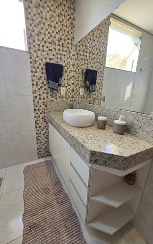Casa à venda com 354m², 3 quartos e 2 vagas Casa à venda com 354m², 3 quartos e 2 vagasBanheiro