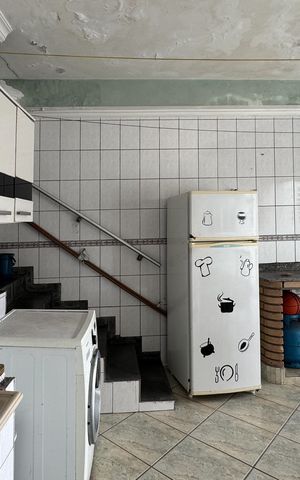 Casa à venda com 256m², 4 quartos e 3 vagas Casa à venda com 256m², 4 quartos e 3 vagasÁrea de Serviço