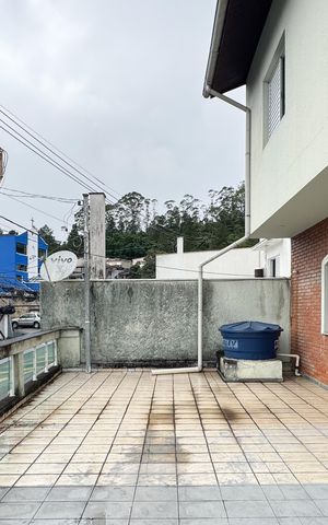 Casa à venda com 256m², 4 quartos e 3 vagas Casa à venda com 256m², 4 quartos e 3 vagasSacada