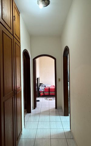 Casa à venda com 256m², 4 quartos e 3 vagas Casa à venda com 256m², 4 quartos e 3 vagasAcesso - Quartos