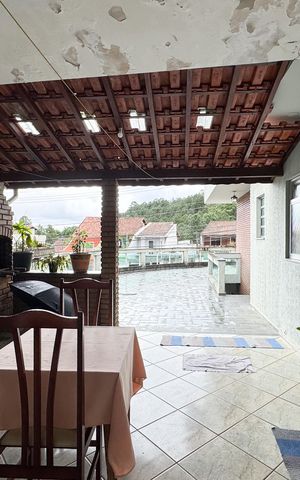 Casa à venda com 256m², 4 quartos e 3 vagas Casa à venda com 256m², 4 quartos e 3 vagasÁrea de Serviço