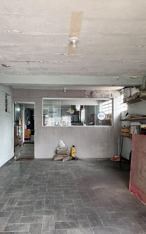 Casa à venda com 256m², 4 quartos e 3 vagas Casa à venda com 256m², 4 quartos e 3 vagasGaragem