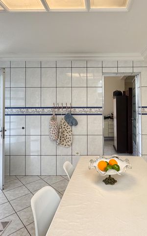 Casa à venda com 256m², 4 quartos e 3 vagas Casa à venda com 256m², 4 quartos e 3 vagasCozinha