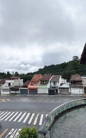 Casa à venda com 256m², 4 quartos e 3 vagas Casa à venda com 256m², 4 quartos e 3 vagasVista da Varanda - Quartos