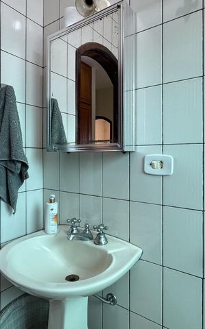 Casa à venda com 256m², 4 quartos e 3 vagas Casa à venda com 256m², 4 quartos e 3 vagasBanheiro Social