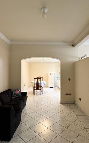 Casa à venda com 256m², 4 quartos e 3 vagas Casa à venda com 256m², 4 quartos e 3 vagasCopa