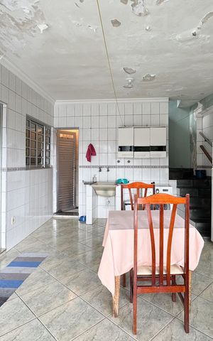 Casa à venda com 256m², 4 quartos e 3 vagas Casa à venda com 256m², 4 quartos e 3 vagasÁrea - Churrasqueira