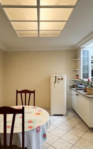 Casa à venda com 256m², 4 quartos e 3 vagas Casa à venda com 256m², 4 quartos e 3 vagasCozinha