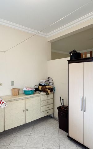 Casa à venda com 256m², 4 quartos e 3 vagas Casa à venda com 256m², 4 quartos e 3 vagasQuarto de Serviço