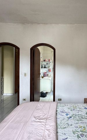 Casa à venda com 256m², 4 quartos e 3 vagas Casa à venda com 256m², 4 quartos e 3 vagasSuíte