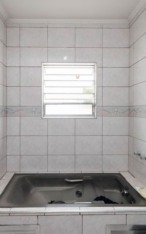 Casa à venda com 311m², 4 quartos e 8 vagasBanheiro da Suíte 