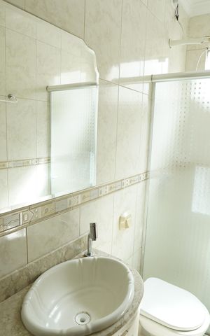 Casa à venda com 200m², 4 quartos e 4 vagas