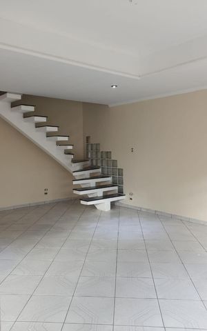 Casa à venda com 400m², 4 quartos e 4 vagas Casa à venda com 400m², 4 quartos e 4 vagasSala