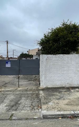 Casa à venda com 90m², 2 quartos e 5 vagas Casa à venda com 90m², 2 quartos e 5 vagasFachada