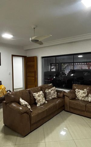 Casa à venda com 240m², 2 quartos e 2 vagas Casa à venda com 240m², 2 quartos e 2 vagasSala