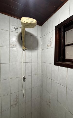 Casa à venda com 240m², 2 quartos e 2 vagas Casa à venda com 240m², 2 quartos e 2 vagasÁrea de Serviço - Banheiro