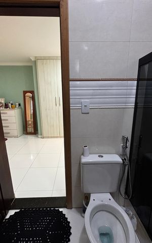 Casa à venda com 240m², 2 quartos e 2 vagas Casa à venda com 240m², 2 quartos e 2 vagasBanheiro da Suíte 1