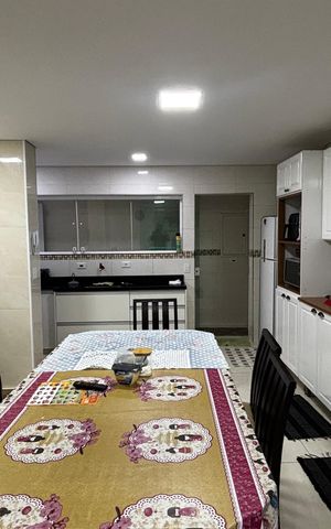Casa à venda com 240m², 2 quartos e 2 vagas Casa à venda com 240m², 2 quartos e 2 vagasSala de Jantar - Cozinha