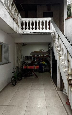 Casa à venda com 240m², 2 quartos e 2 vagas Casa à venda com 240m², 2 quartos e 2 vagasQuintal