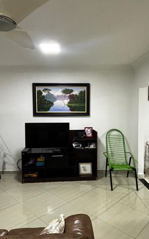 Casa à venda com 240m², 2 quartos e 2 vagas Casa à venda com 240m², 2 quartos e 2 vagasSala