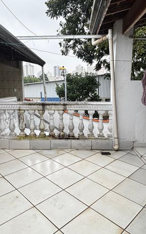 Casa à venda com 240m², 2 quartos e 2 vagas Casa à venda com 240m², 2 quartos e 2 vagasÁrea de Serviço