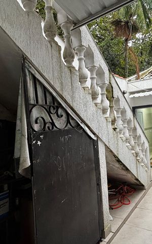 Casa à venda com 240m², 2 quartos e 2 vagas Casa à venda com 240m², 2 quartos e 2 vagasQuintal