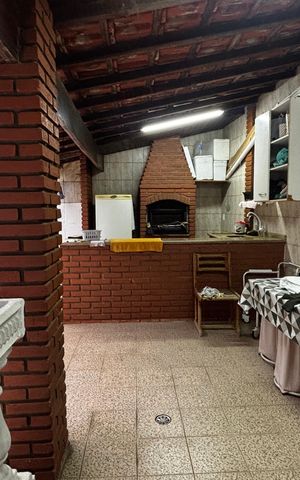 Casa à venda com 240m², 2 quartos e 2 vagas Casa à venda com 240m², 2 quartos e 2 vagasÁrea de Serviço