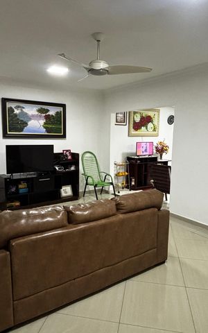 Casa à venda com 240m², 2 quartos e 2 vagas Casa à venda com 240m², 2 quartos e 2 vagasSala