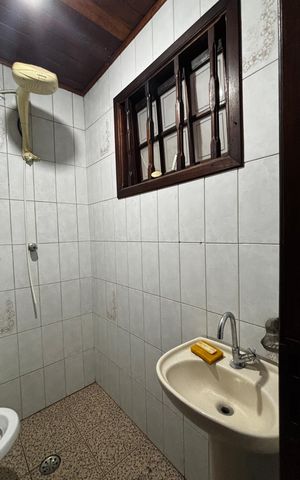 Casa à venda com 240m², 2 quartos e 2 vagas Casa à venda com 240m², 2 quartos e 2 vagasÁrea de Serviço - Banheiro
