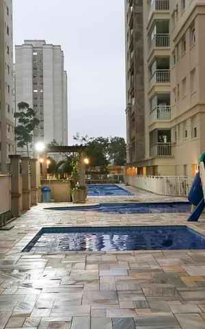 Apartamento à venda com 198m², 3 quartos e 3 vagas Apartamento à venda com 198m², 3 quartos e 3 vagasÁrea comum - Piscina