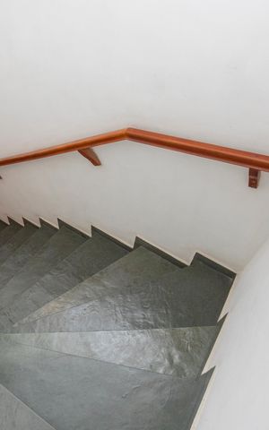 Casa à venda com 168m², 3 quartos e 2 vagasEscada