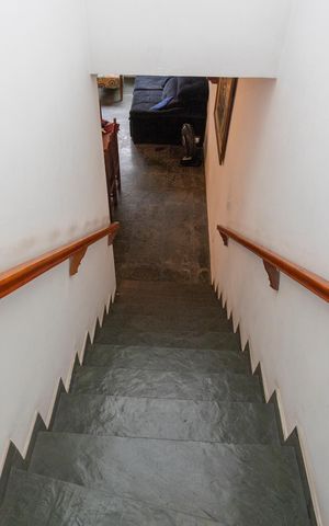 Casa à venda com 168m², 3 quartos e 2 vagasEscada