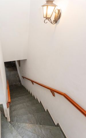 Casa à venda com 168m², 3 quartos e 2 vagasEscada