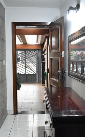 Casa à venda com 150m², 3 quartos e 2 vagasEntrada