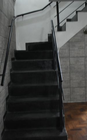 Casa à venda com 150m², 3 quartos e 2 vagasEscada