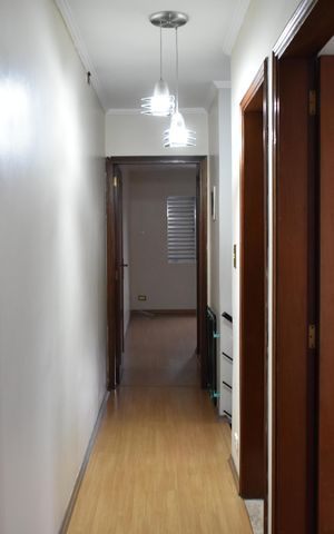 Casa à venda com 150m², 3 quartos e 2 vagasCorredor