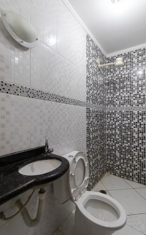 Casa à venda com 100m², 2 quartos e 2 vagas Casa à venda com 100m², 2 quartos e 2 vagasBanheiro Suíte 1