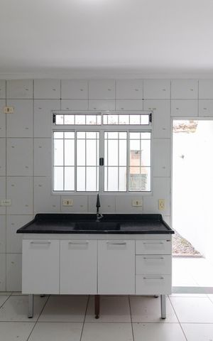 Casa à venda com 100m², 2 quartos e 2 vagas Casa à venda com 100m², 2 quartos e 2 vagasCozinha