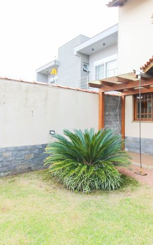Casa à venda com 200m², 3 quartos e 3 vagas Casa à venda com 200m², 3 quartos e 3 vagasÁrea externa