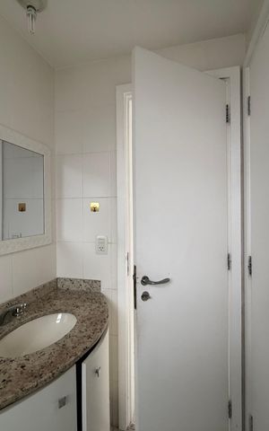 Apartamento à venda com 77m², 2 quartos e 1 vaga Apartamento à venda com 77m², 2 quartos e 1 vagaBanheiro da suíte 1