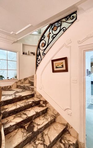 Apartamento à venda com 292m², 4 quartos e 1 vaga Apartamento à venda com 292m², 4 quartos e 1 vagaSala