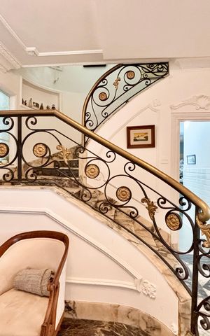 Apartamento à venda com 292m², 4 quartos e 1 vaga Apartamento à venda com 292m², 4 quartos e 1 vagaSala