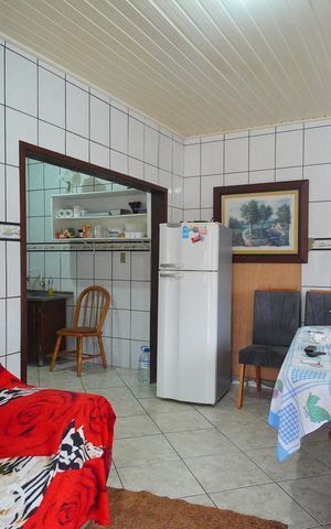 Casa à venda com 180m², 2 quartos e 8 vagasSala