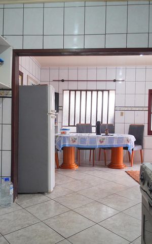 Casa à venda com 180m², 2 quartos e 8 vagascozinho