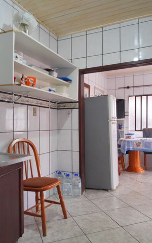 Casa à venda com 180m², 2 quartos e 8 vagascozinho
